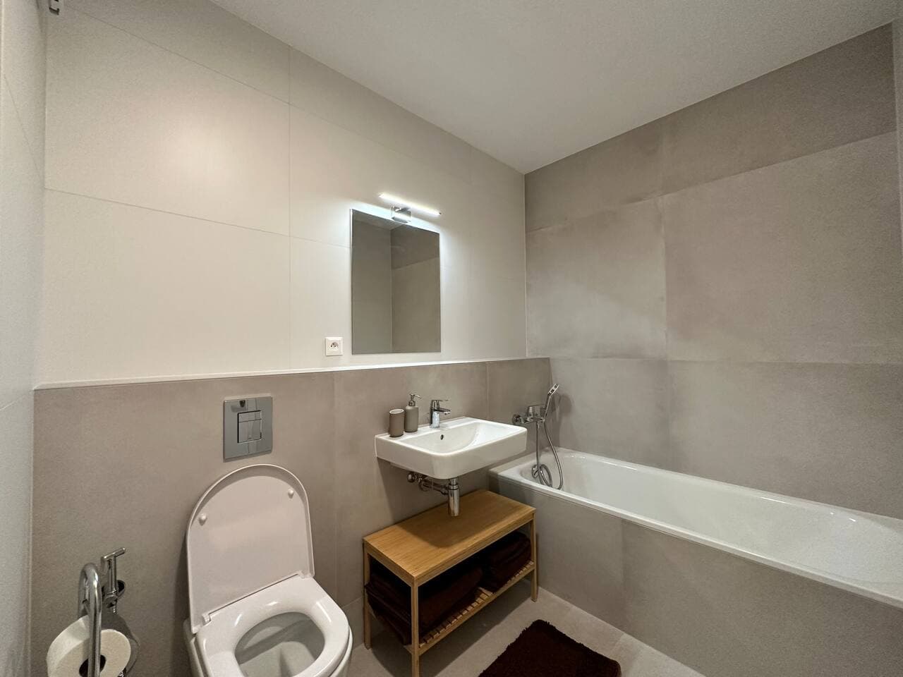 Nivy, parking, close to the city center
