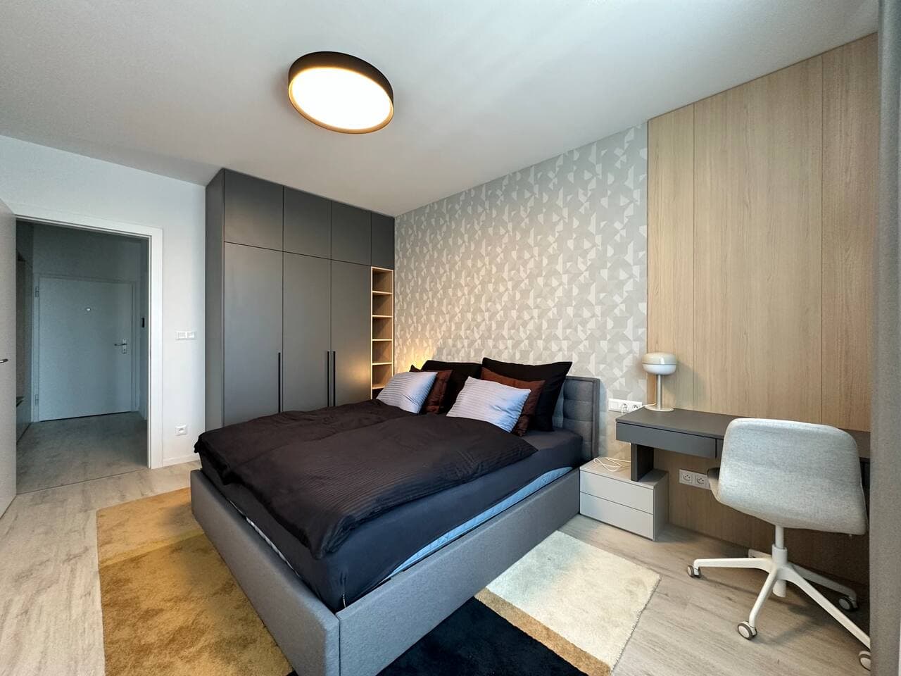 Nivy, parking, close to the city center