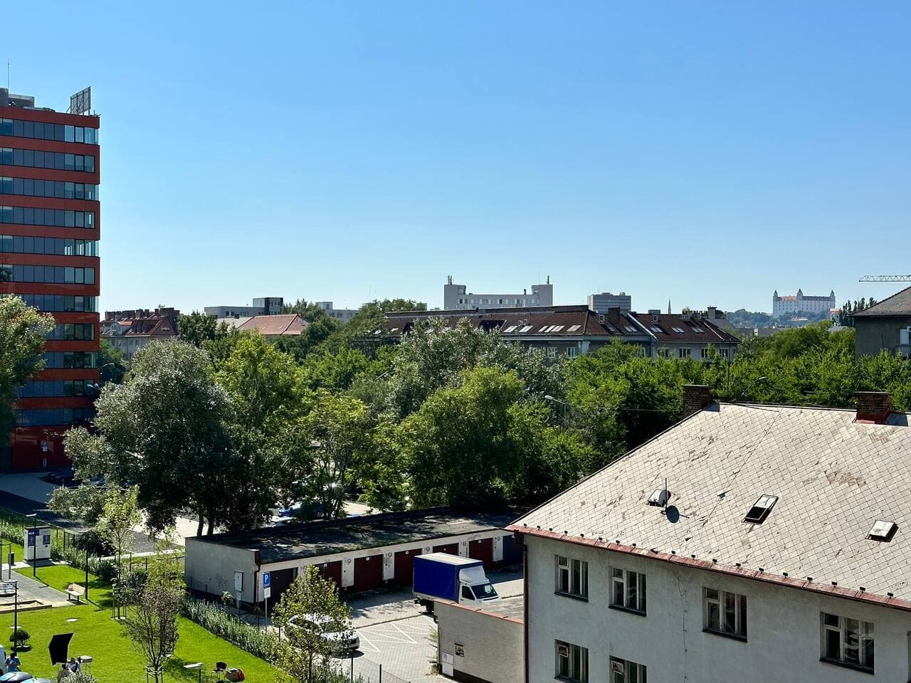 Nivy, parking, close to the city center