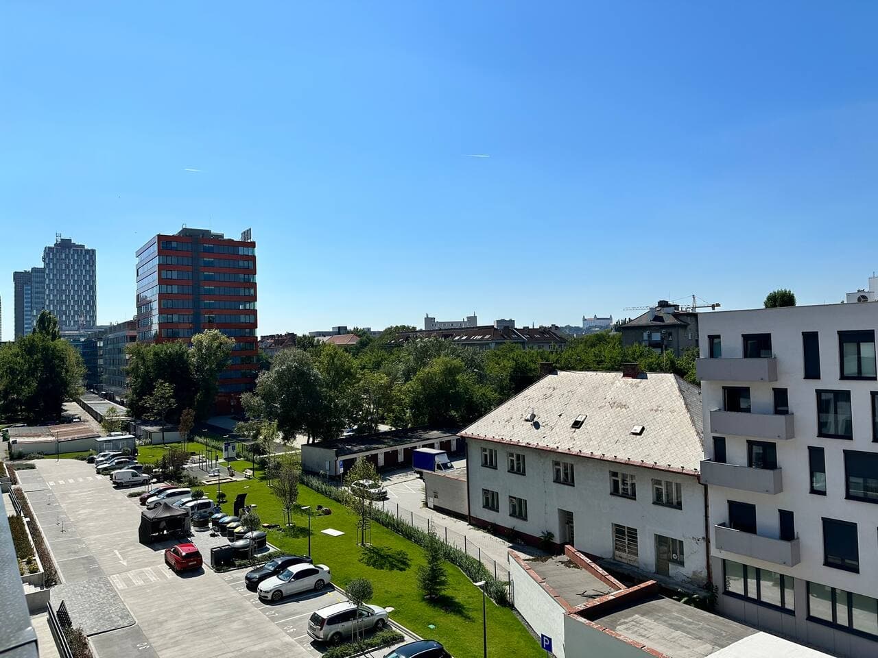Nivy, parking, close to the city center