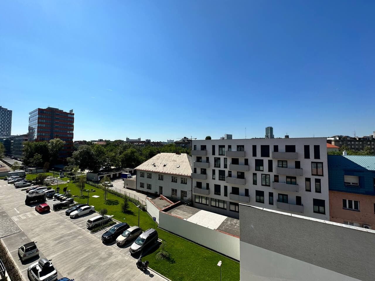 Nivy, parking, close to the city center