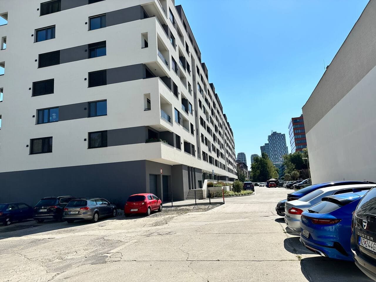 Nivy, parking, close to the city center