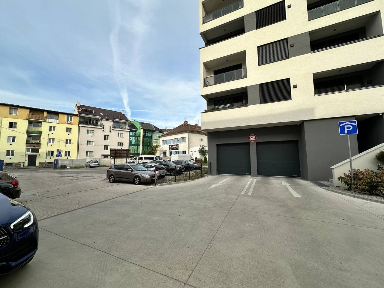 Nivy, parking, close to the city center