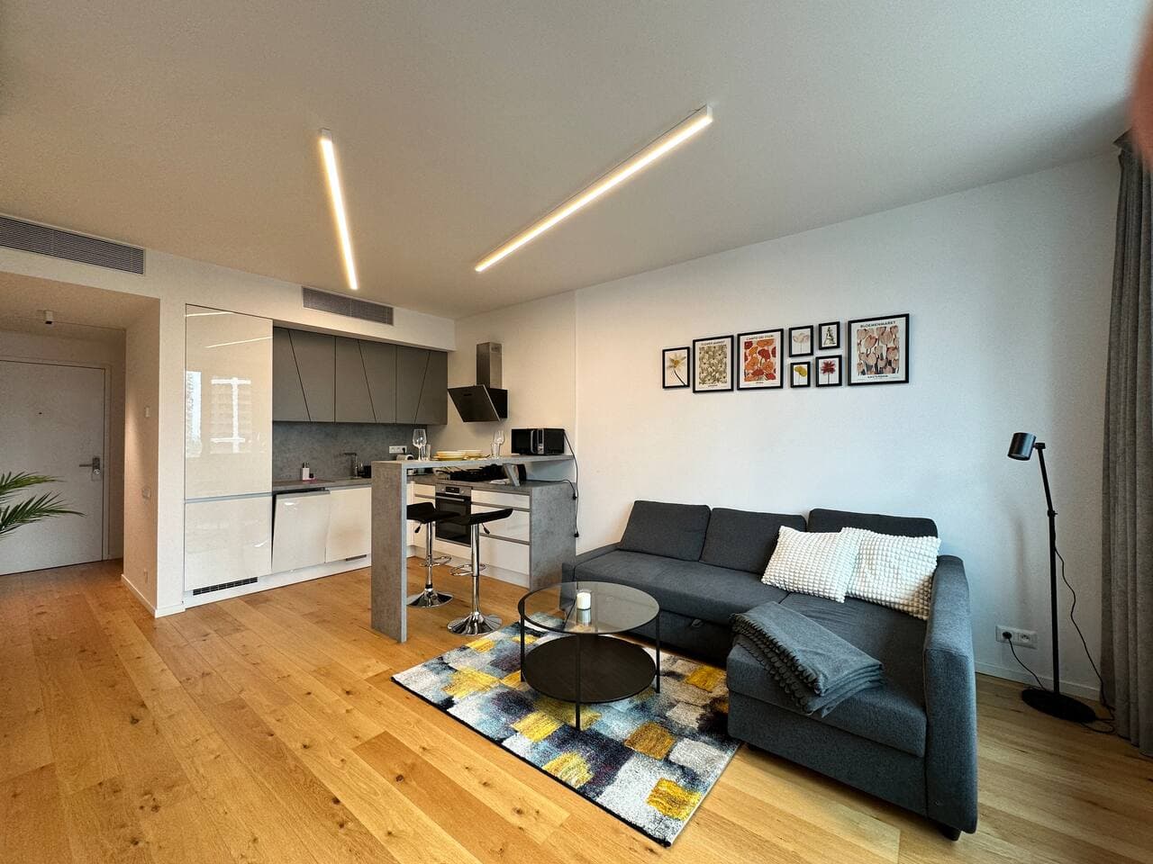 Sky1, Modern Apartm. with Rooftop View (30 floor)