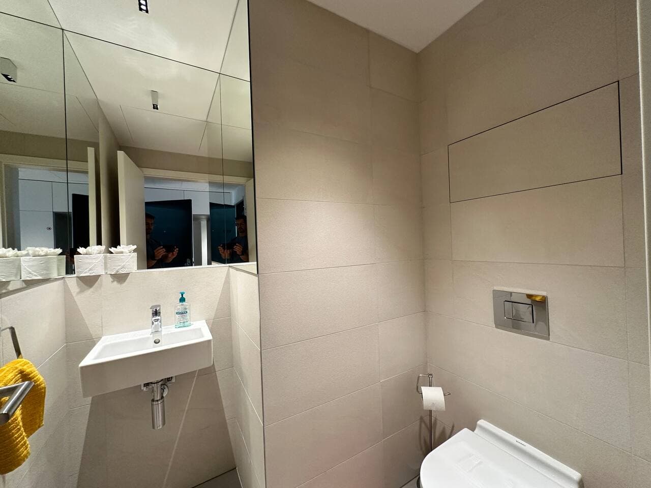 Sky1, Modern Apartm. with Rooftop View (30 floor)
