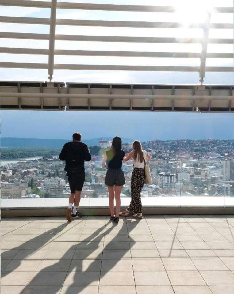 Sky1, Modern Apartm. with Rooftop View (30 floor)
