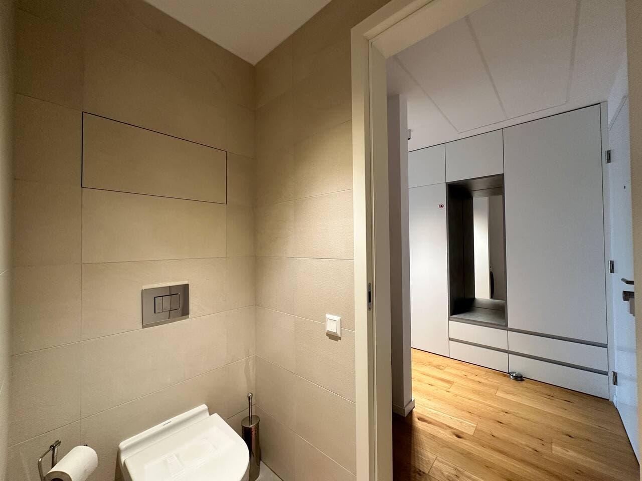 Sky1, Modern Apartm. with Rooftop View (30 floor)