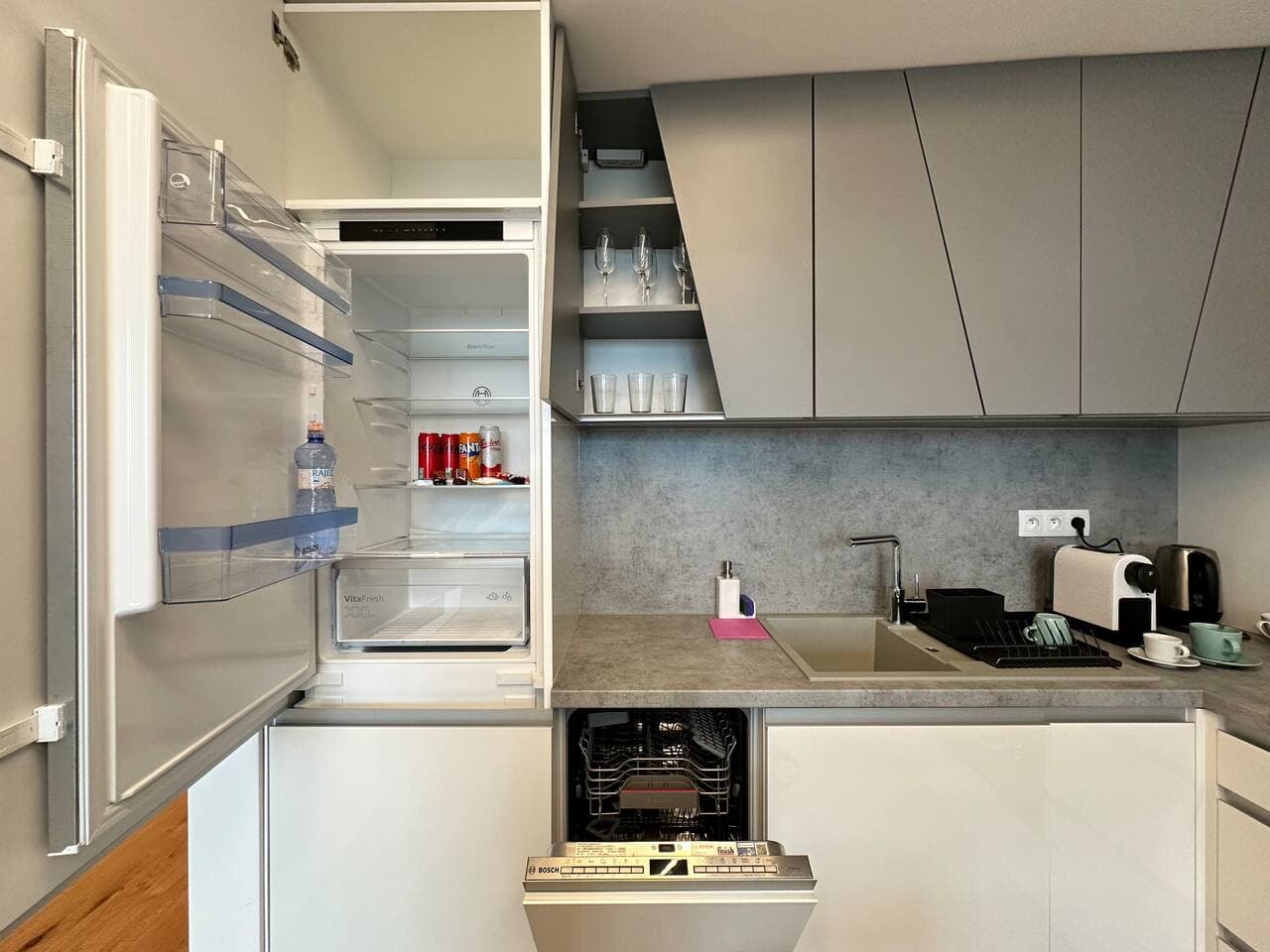Sky1, Modern Apartm. with Rooftop View (30 floor)