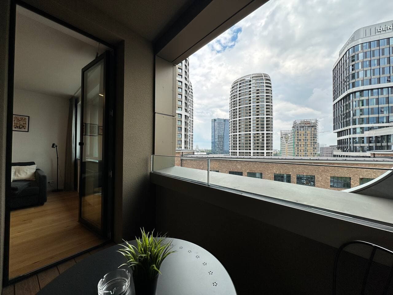 Sky1, Modern Apartm. with Rooftop View (30 floor)