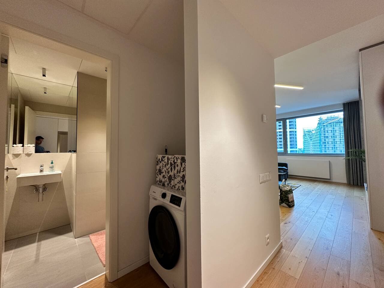 Sky1, Modern Apartm. with Rooftop View (30 floor)