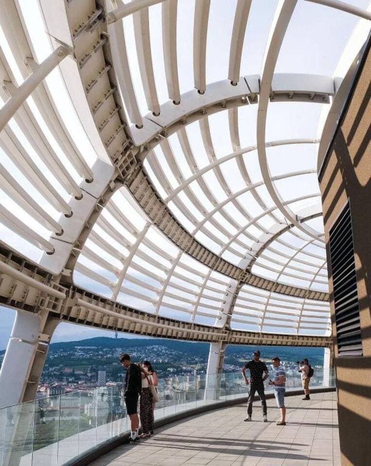 Sky1, Modern Apartm. with Rooftop View (30 floor)