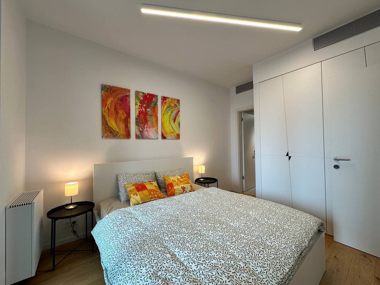 Sky1, Modern Apartm. with Rooftop View (30 floor)