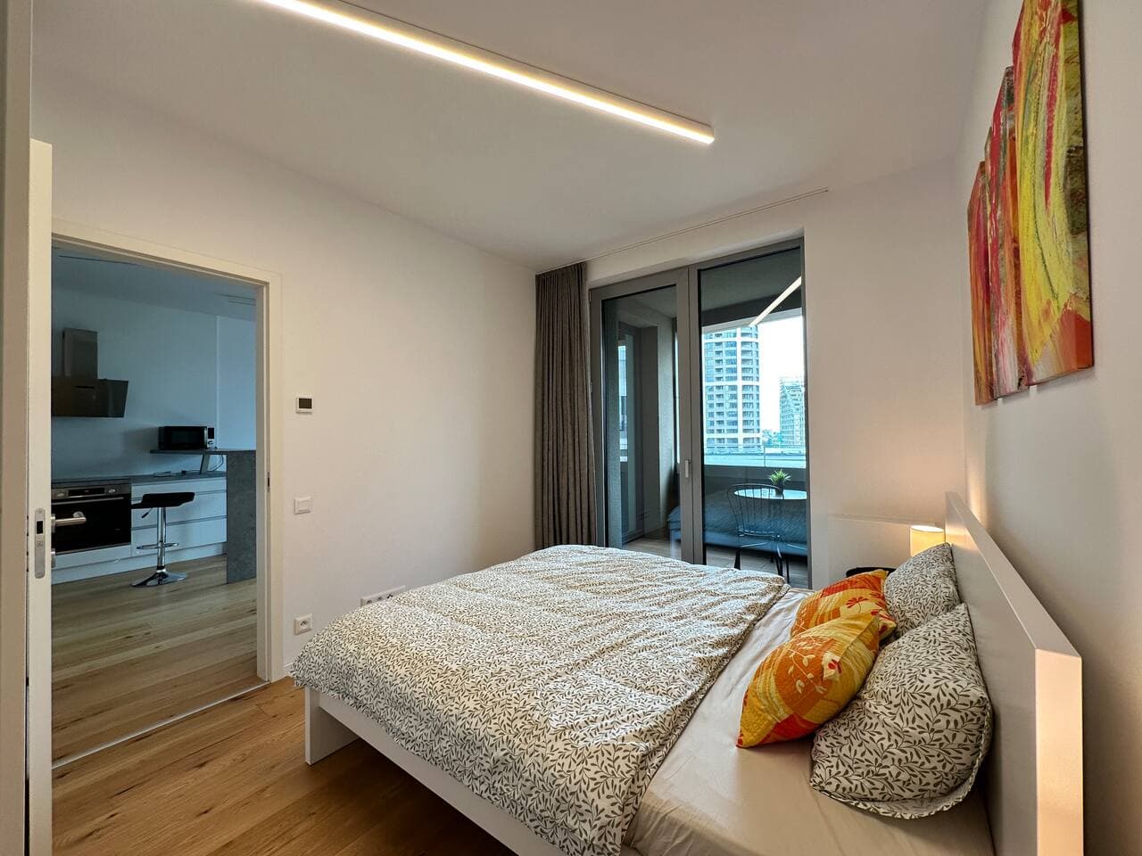 Sky1, Modern Apartm. with Rooftop View (30 floor)