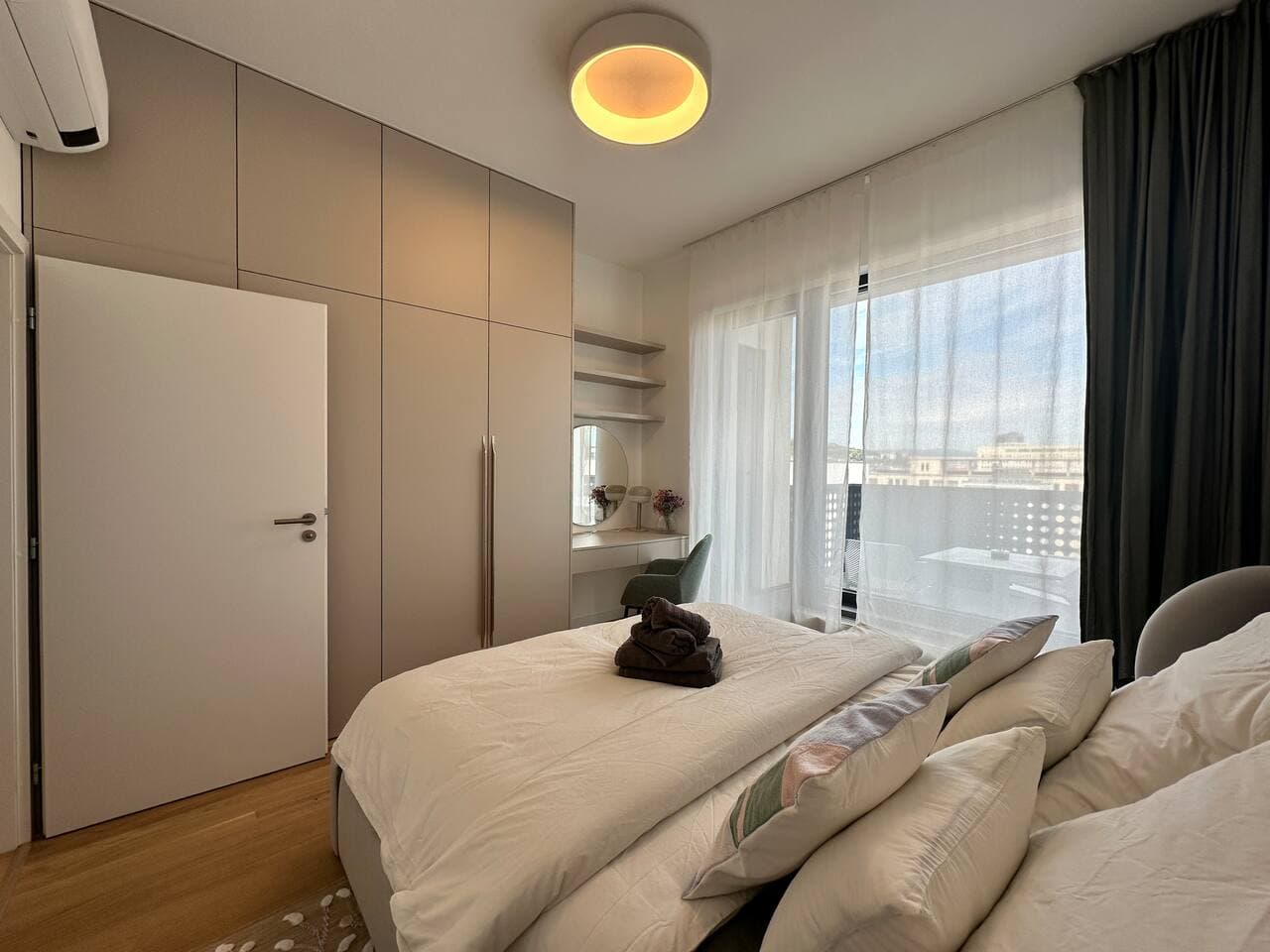 Kessel1, Brand new, city center, free parking, AC