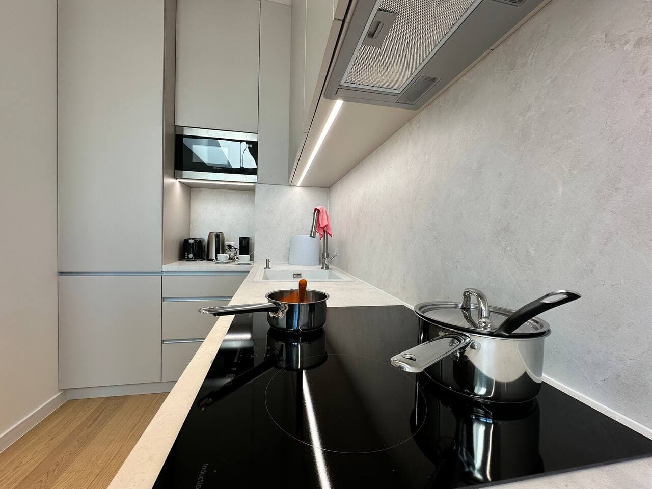 Kessel1, Brand new, city center, free parking, AC