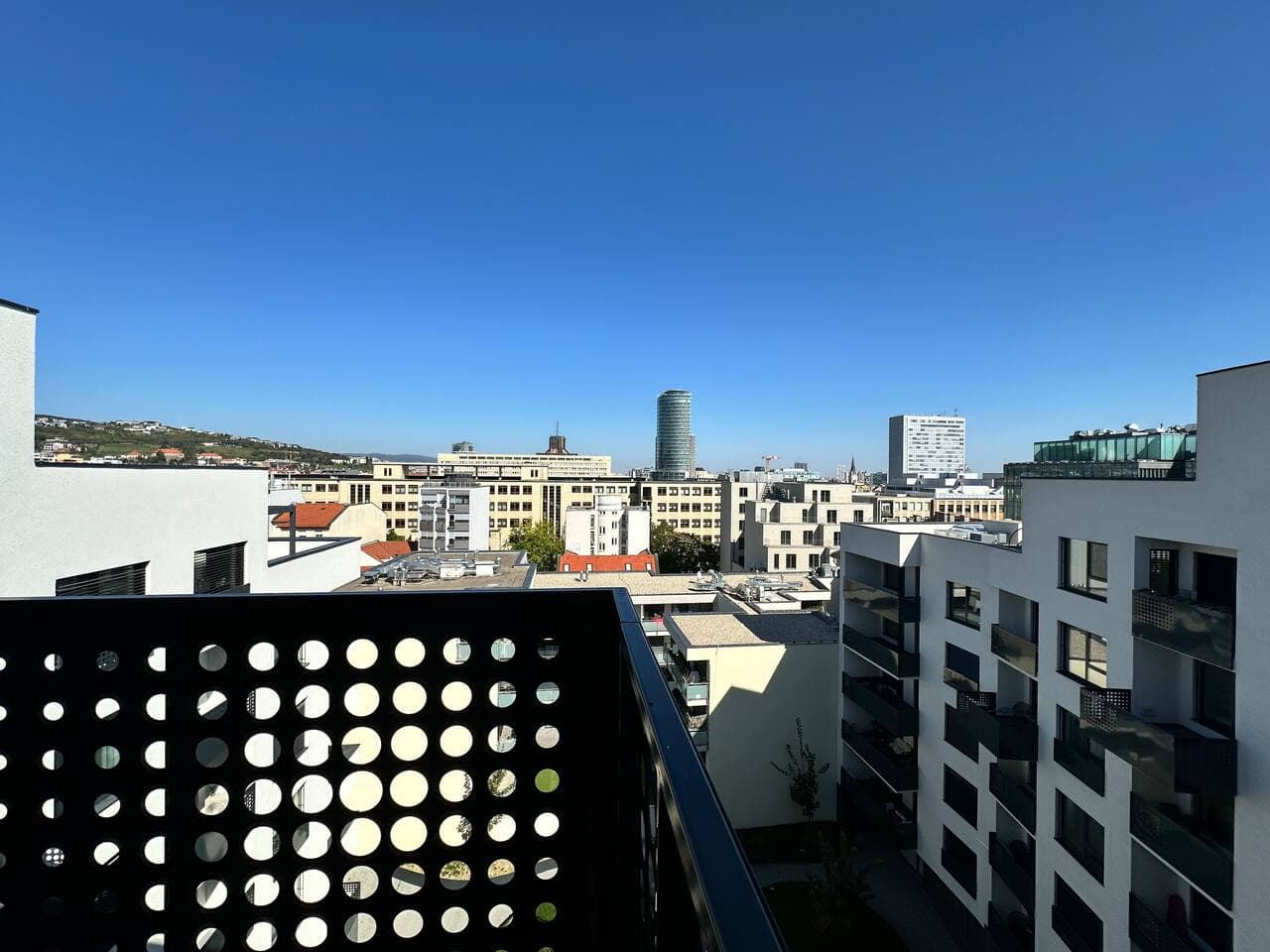 Kessel1, Brand new, city center, free parking, AC