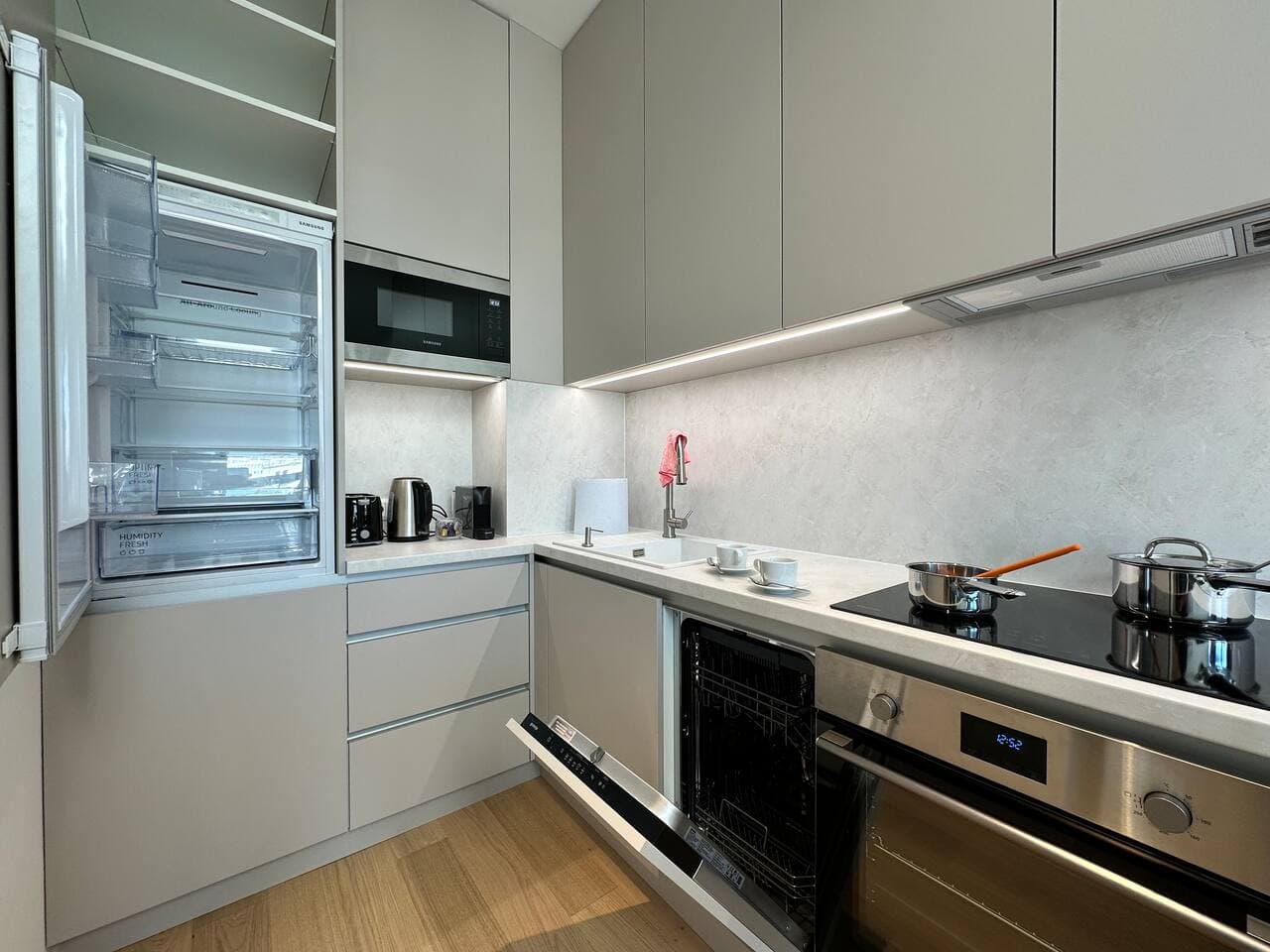 Kessel1, Brand new, city center, free parking, AC