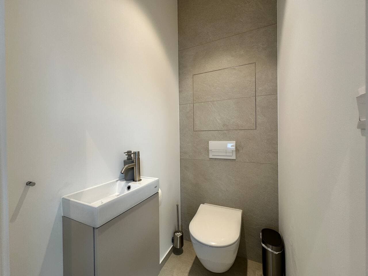 Kessel1, Brand new, city center, free parking, AC