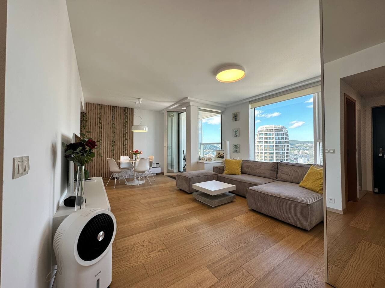 2 apartments in the DownTown