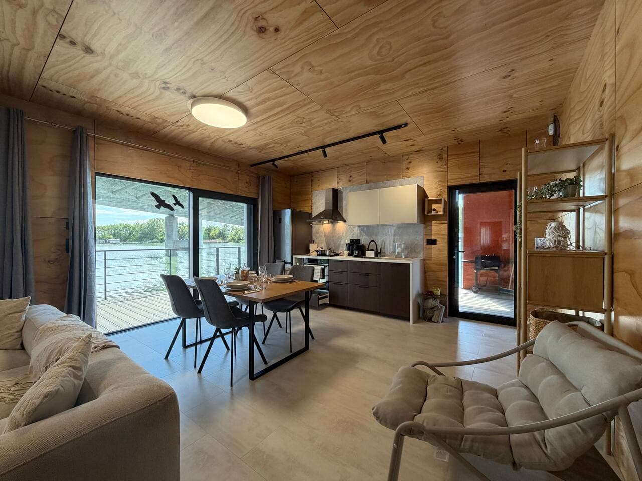 BRAND NEW, WiFi, AC, sundeck, wide view, BBQ 