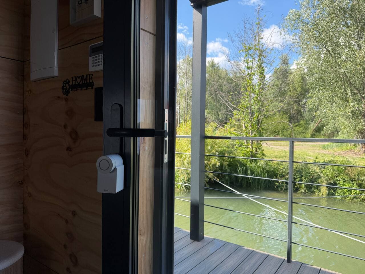 BRAND NEW, WiFi, AC, sundeck, wide view, BBQ 