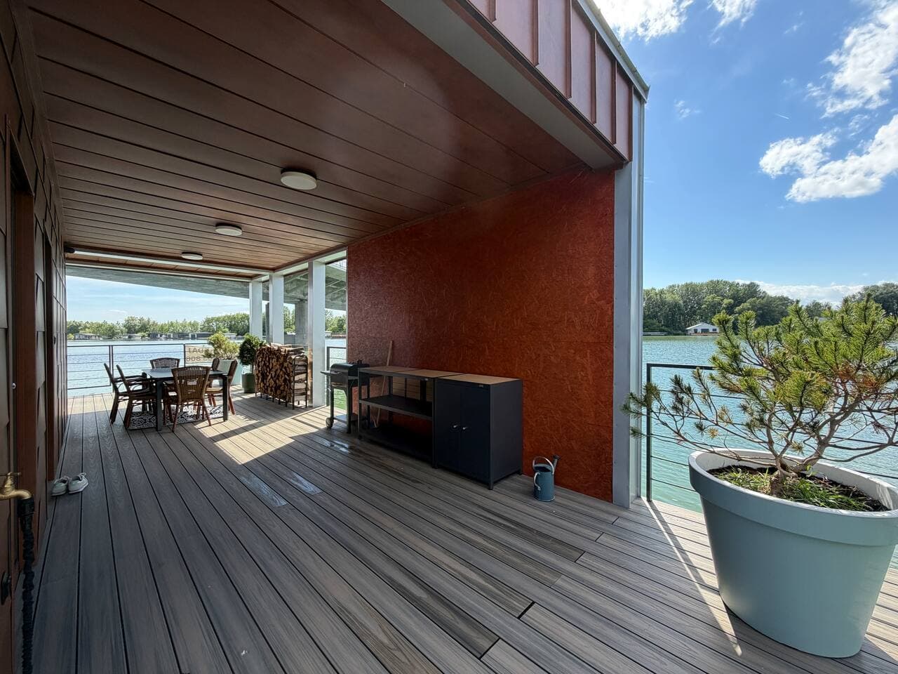 BRAND NEW, WiFi, AC, sundeck, wide view, BBQ 