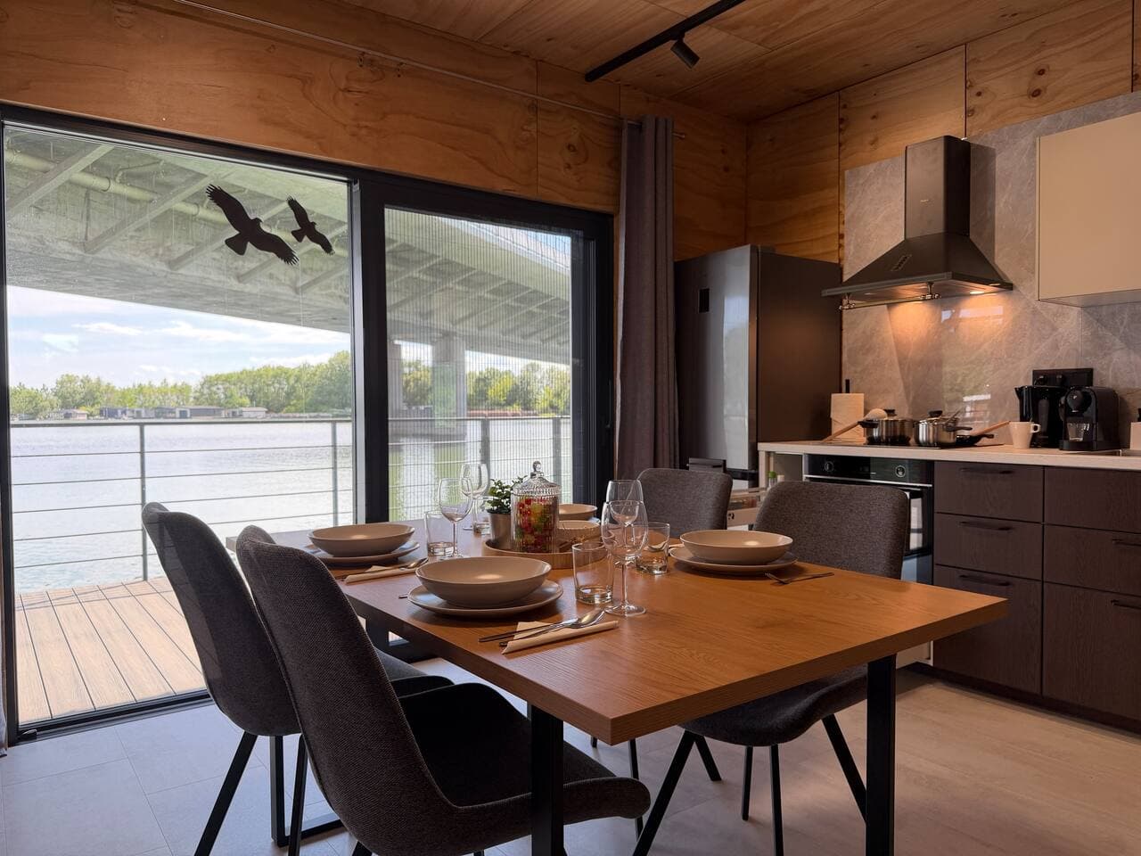 BRAND NEW, WiFi, AC, sundeck, wide view, BBQ 