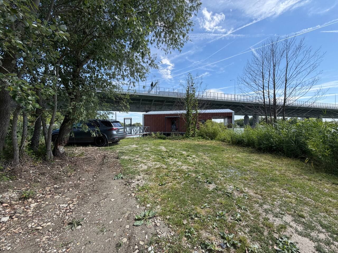 BRAND NEW, WiFi, AC, sundeck, wide view, BBQ 