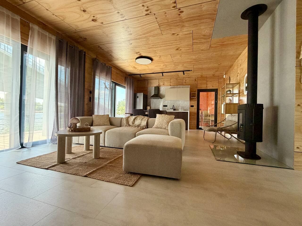 BRAND NEW, WiFi, AC, sundeck, wide view, BBQ 