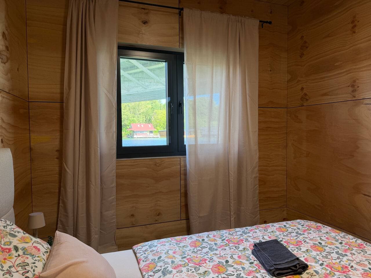 BRAND NEW, WiFi, AC, sundeck, wide view, BBQ 