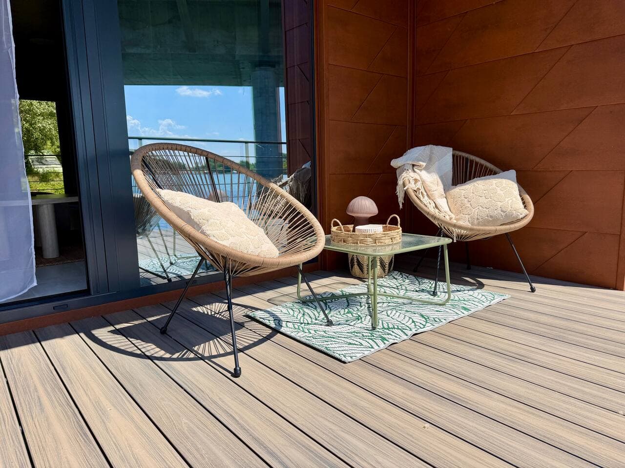 BRAND NEW, WiFi, AC, sundeck, wide view, BBQ 