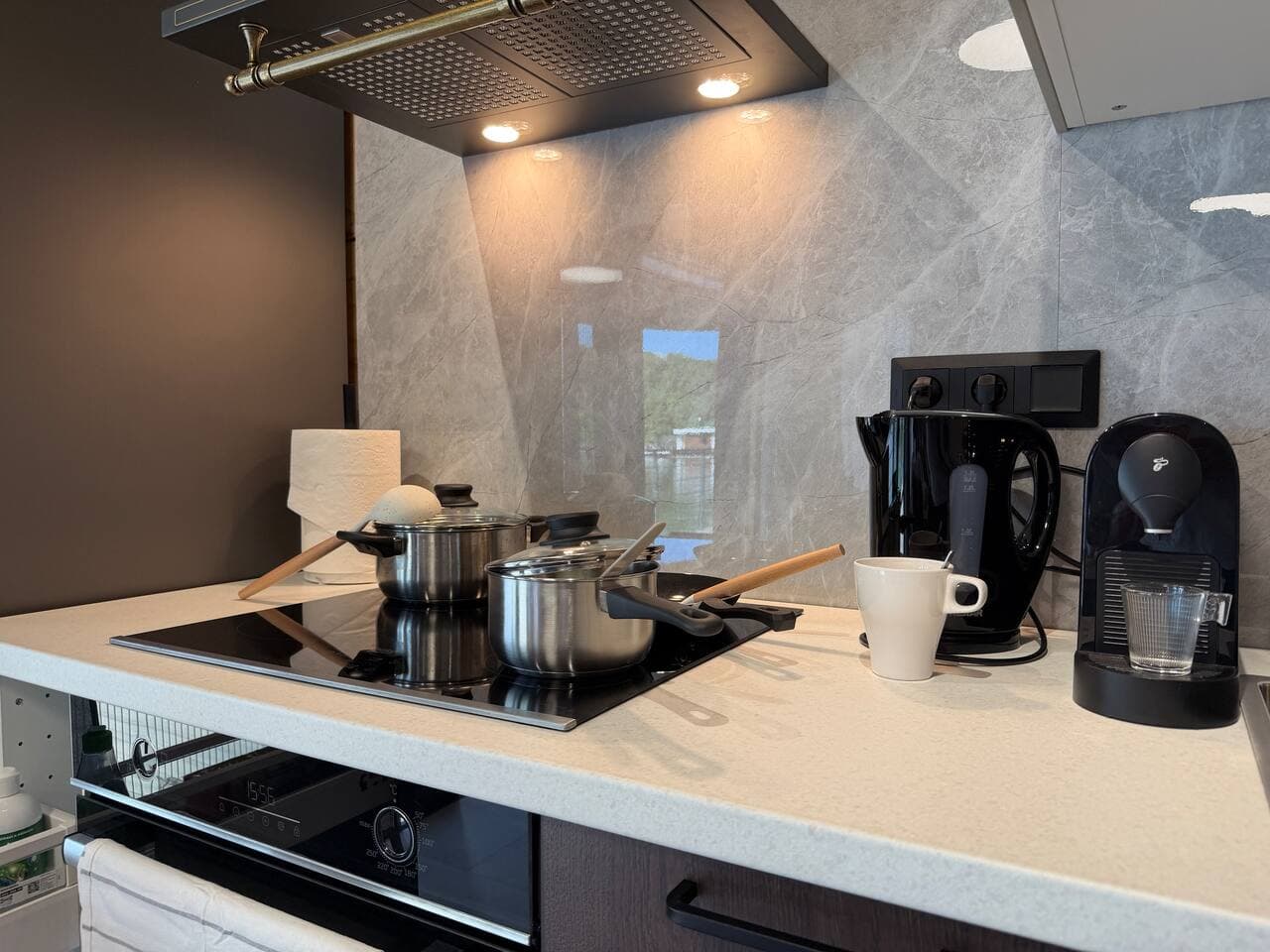 BRAND NEW, WiFi, AC, sundeck, wide view, BBQ 