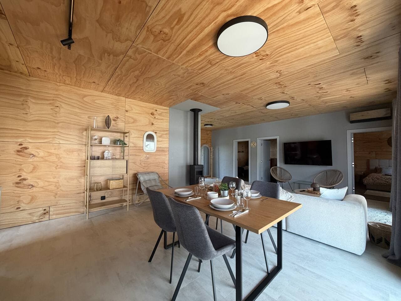 BRAND NEW, WiFi, AC, sundeck, wide view, BBQ 