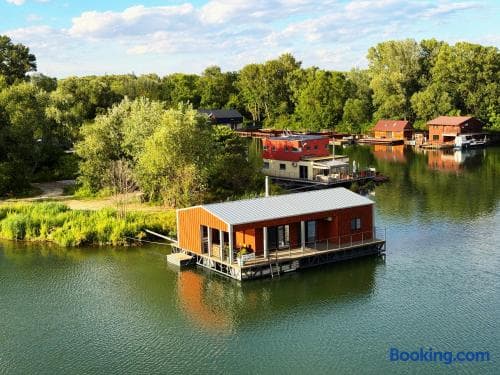 BRAND NEW, WiFi, AC, sundeck, wide view, BBQ 