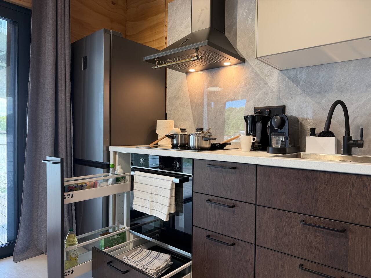 BRAND NEW, WiFi, AC, sundeck, wide view, BBQ 