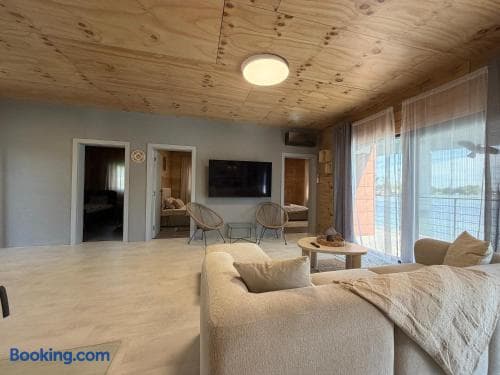 BRAND NEW, WiFi, AC, sundeck, wide view, BBQ 