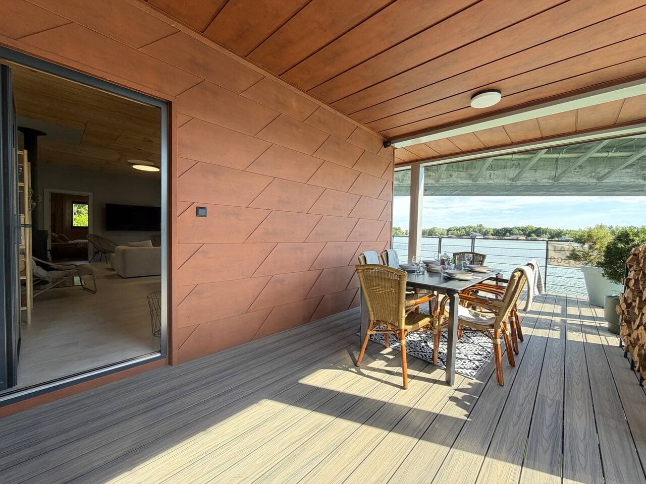 BRAND NEW, WiFi, AC, sundeck, wide view, BBQ 