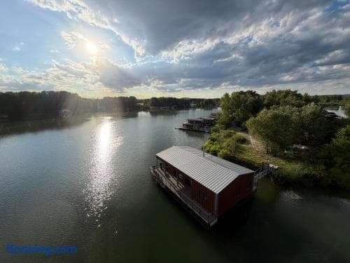 BRAND NEW, WiFi, AC, sundeck, wide view, BBQ 