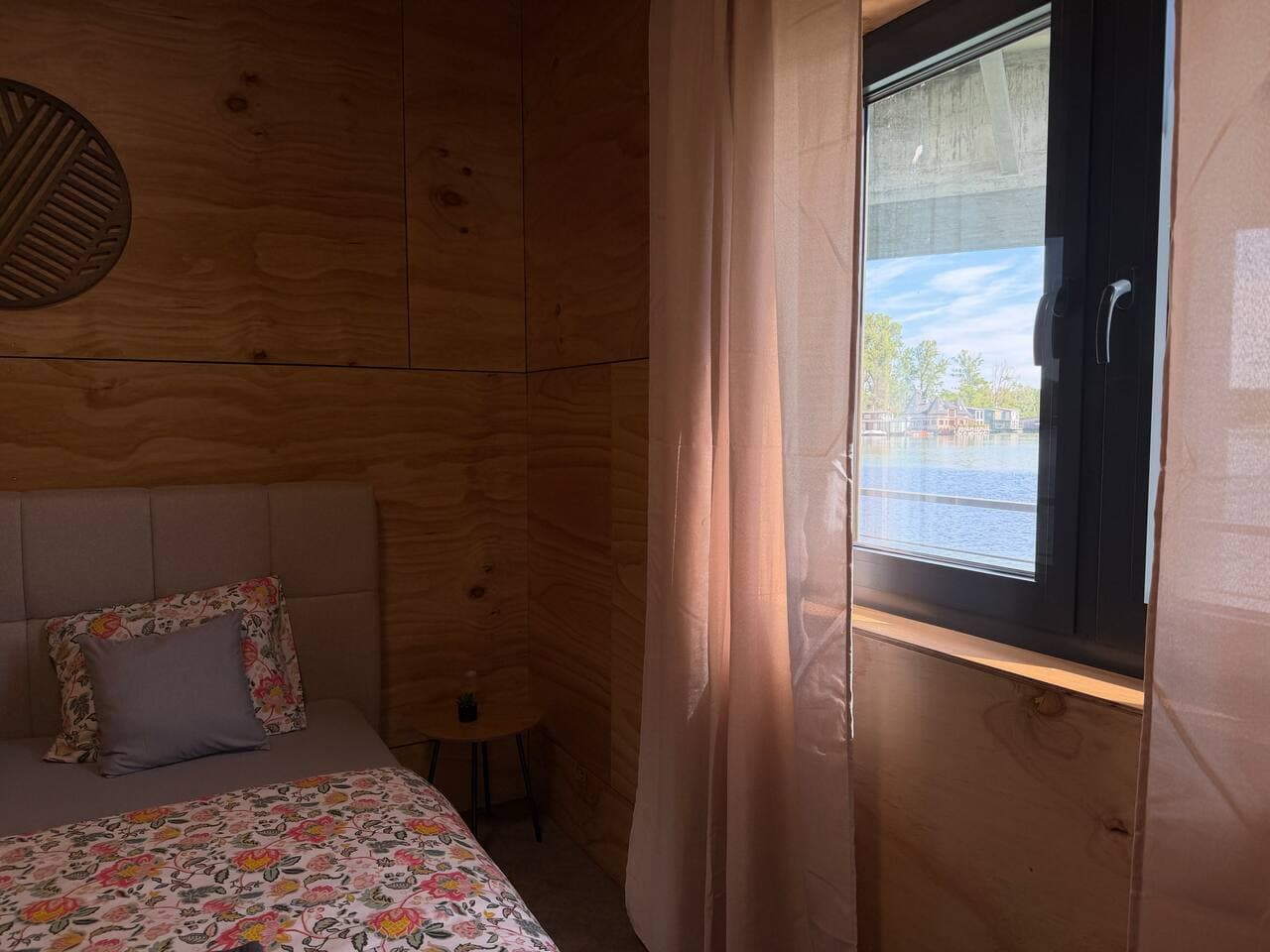 BRAND NEW, WiFi, AC, sundeck, wide view, BBQ 