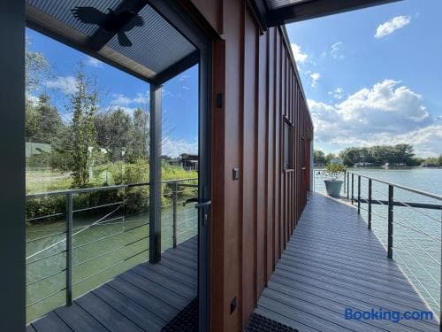 BRAND NEW, WiFi, AC, sundeck, wide view, BBQ 
