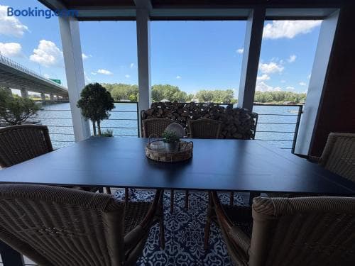 BRAND NEW, WiFi, AC, sundeck, wide view, BBQ 