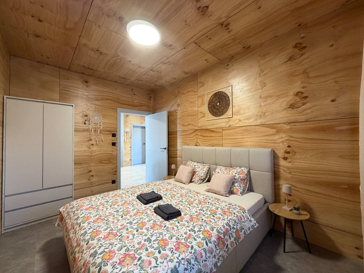 BRAND NEW, WiFi, AC, sundeck, wide view, BBQ 