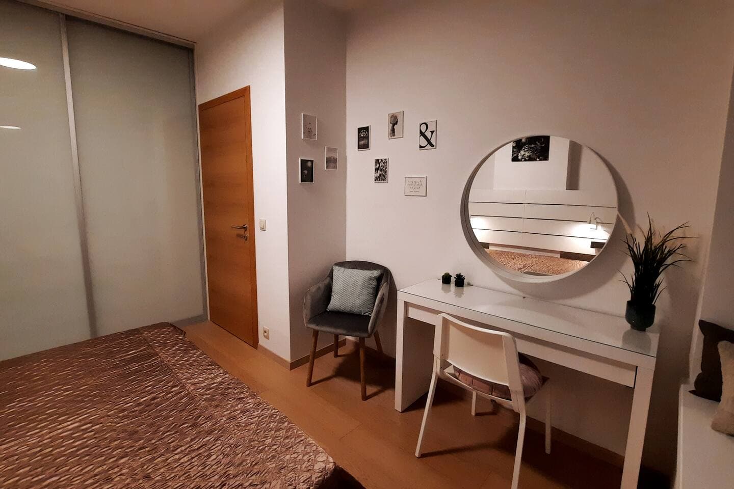Výhľad na mesto 27. posch., free parking, bezkľúčo