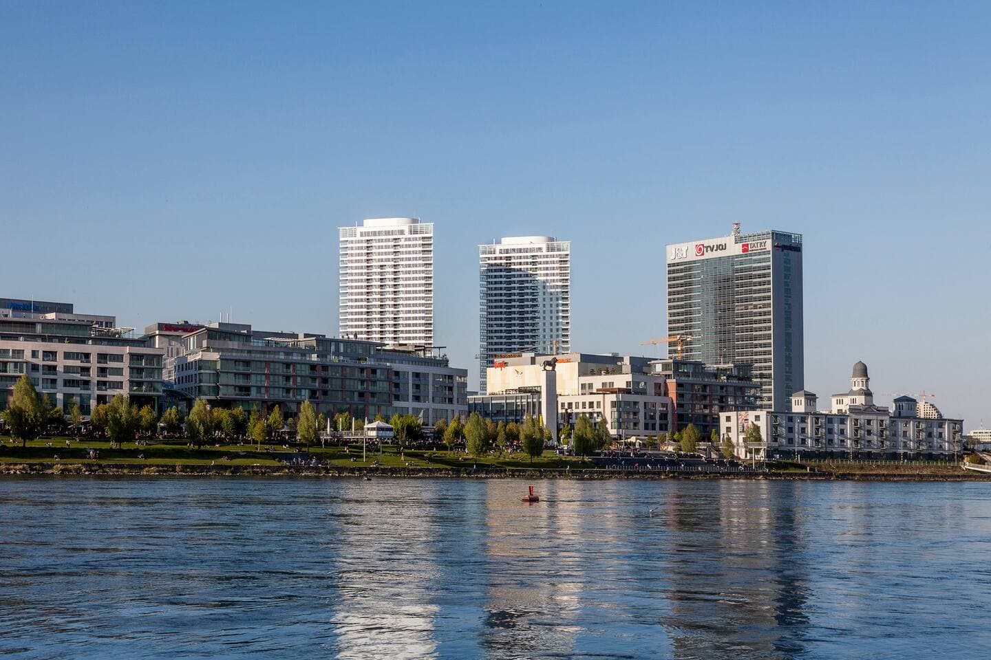 Self check-in, Danube bank, free parking