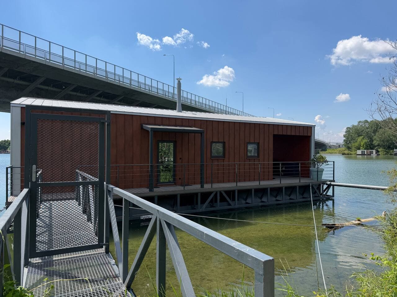 BRAND NEW, WiFi, AC, sundeck, wide view, BBQ